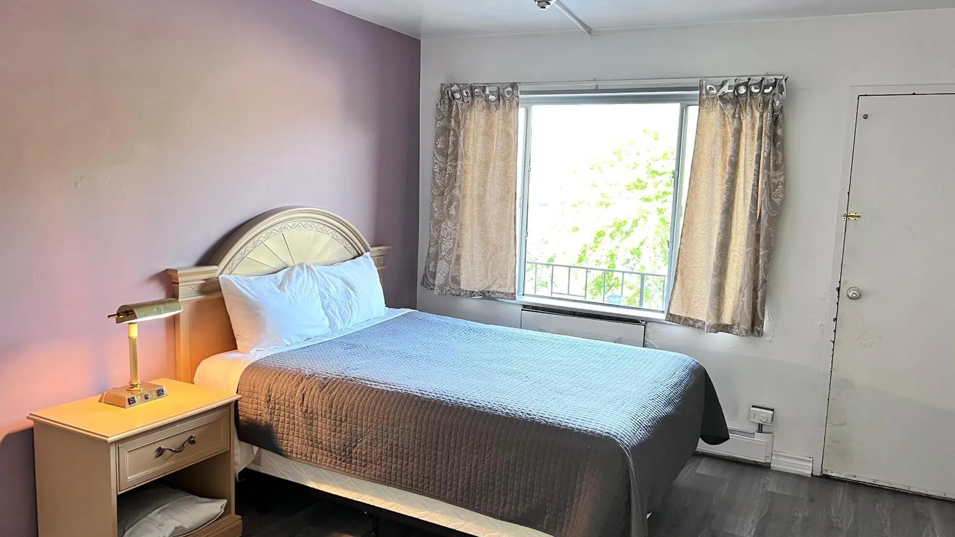 6267 Persepolis Inn Niagara Falls