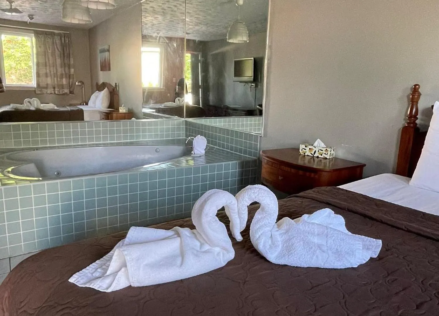 ** מוטל מפלי הניאגרה 6267 Persepolis Inn קנדה