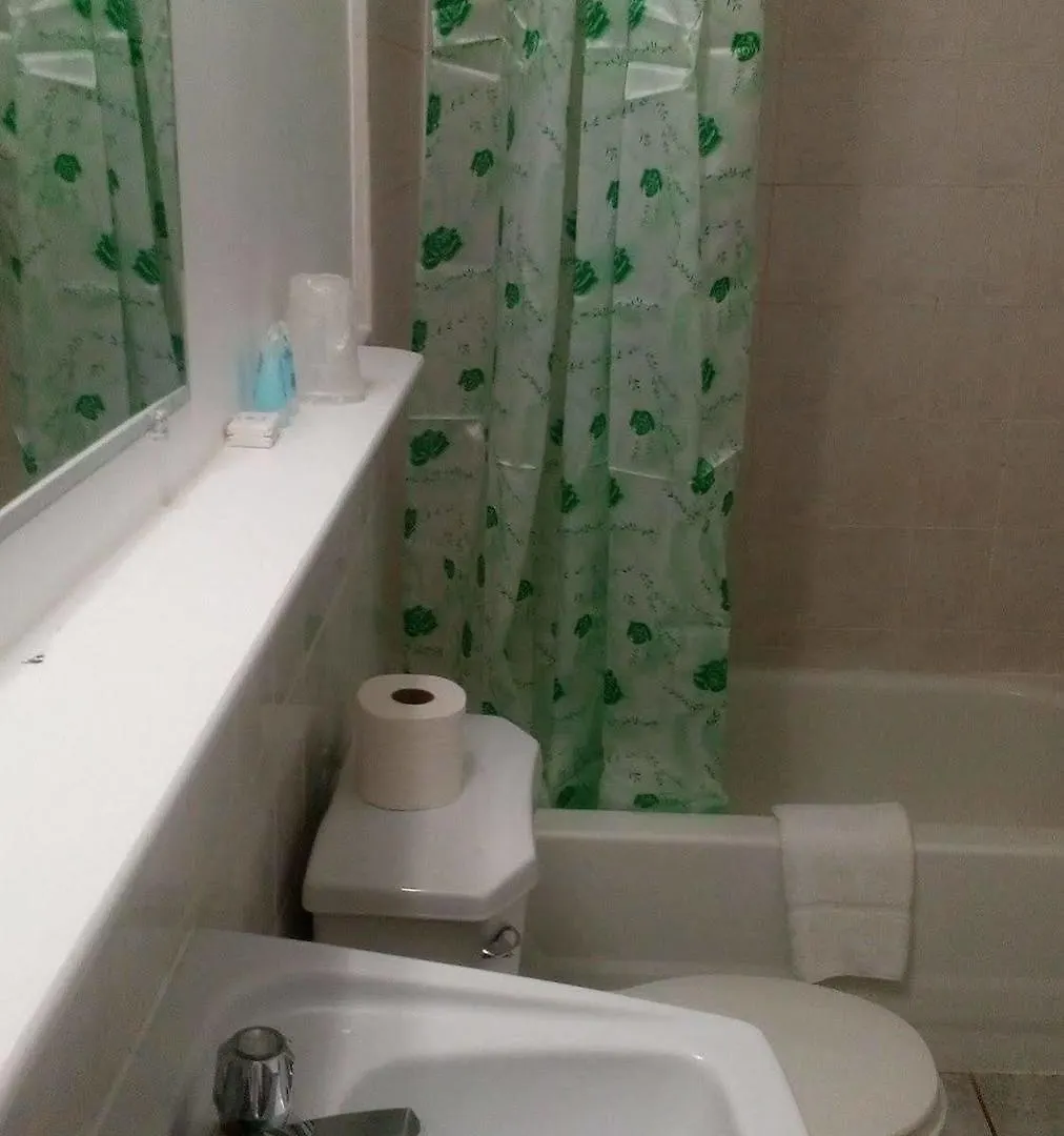 מפלי הניאגרה 6267 Persepolis Inn מוטל